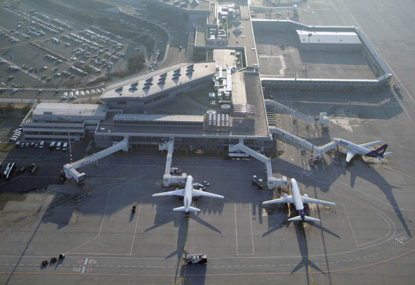 LAVORI DI RINNOVO ED ESTENSIONE DELL'AEROPORTO