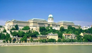 HOTEL A CINQUE STELLE APRE AL CENTRO DI BUDAPEST