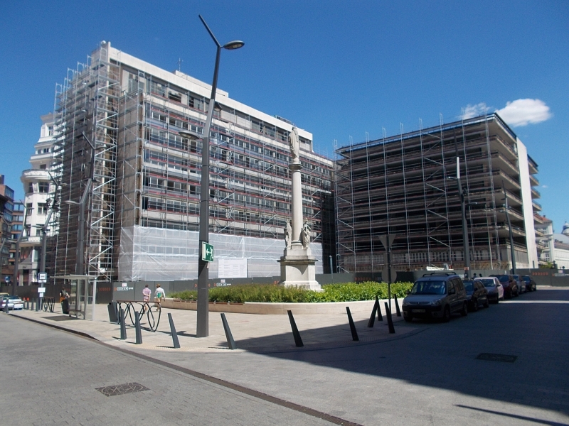 LAVORI DI COSTRUZIONE ALLA PIAZZA SZERVITA A PEST